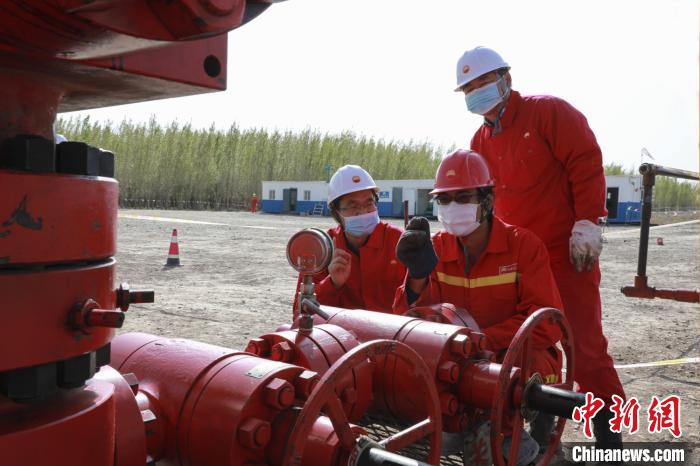 ͼΪ�½����￱̽��Ա�ڿ�̽1���鿴��̽�豸�ͼ�¼���ݡ� 